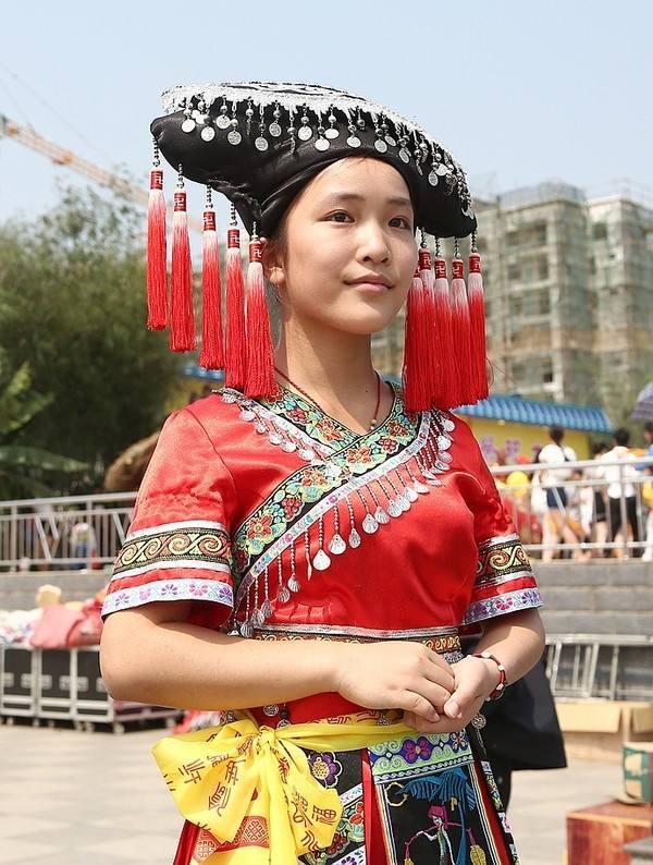 云南阳光下的温暖日常画卷